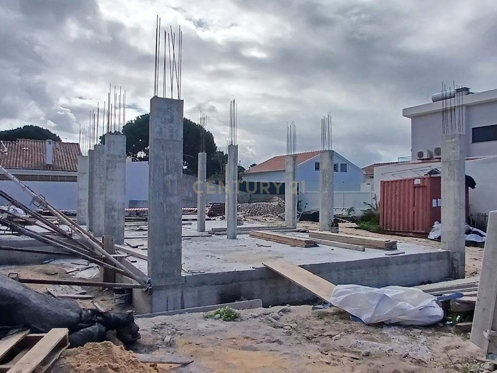 Moradia T3 em Construção com 3 Suítes em Lagoa de Albufeira Sesimbra - Image 13