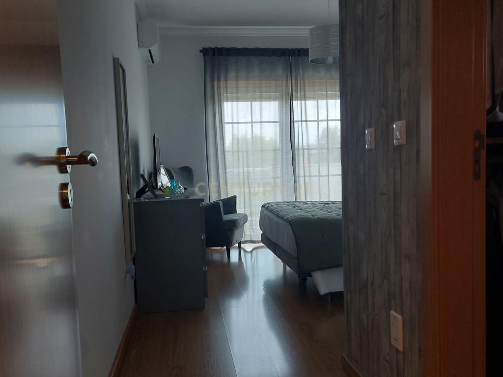 Apartamento T3 com parqueamento Palhais - Barreiro - Image 19