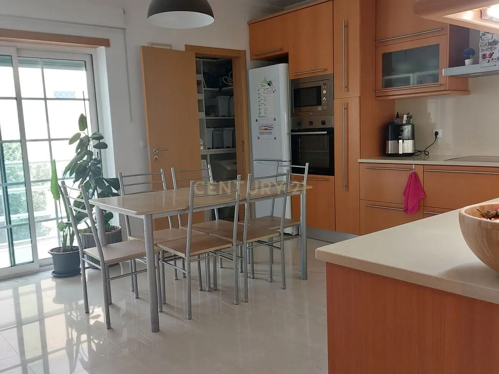 Apartamento T3 com parqueamento Palhais - Barreiro - Image 11