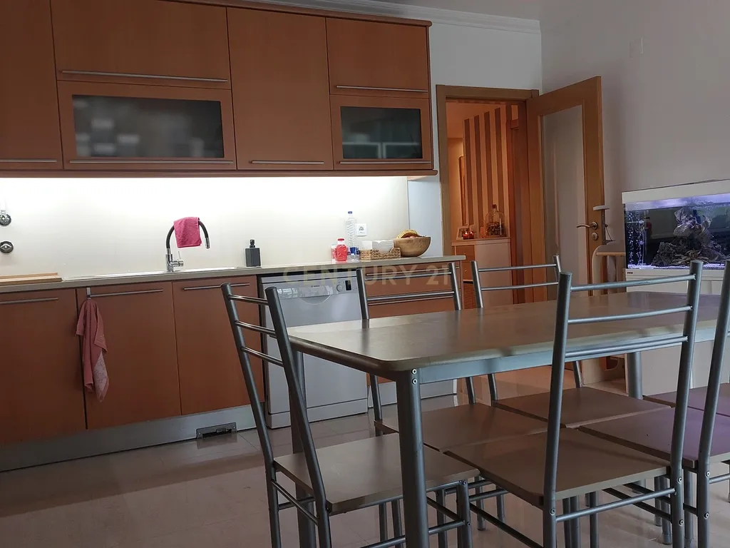 Apartamento T3 com parqueamento Palhais - Barreiro - Image 13