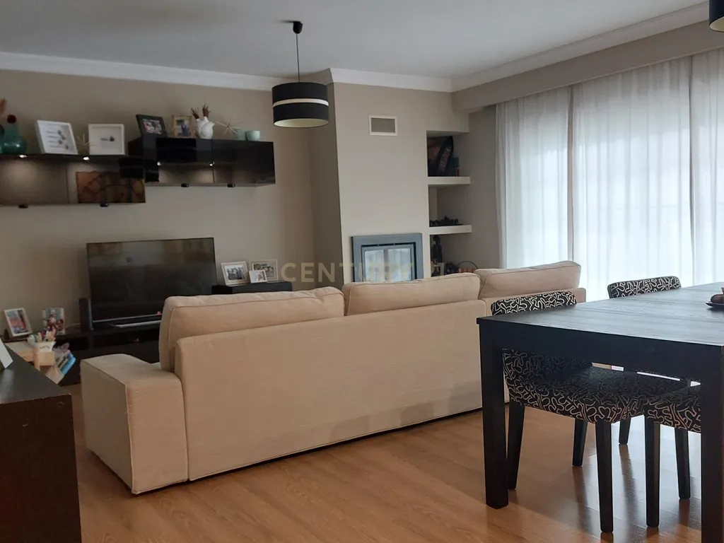 Apartamento T3 com parqueamento Palhais - Barreiro - Image 7