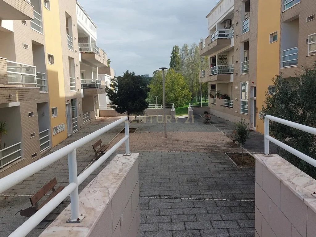 Apartamento T3 com parqueamento Palhais - Barreiro - Image 32