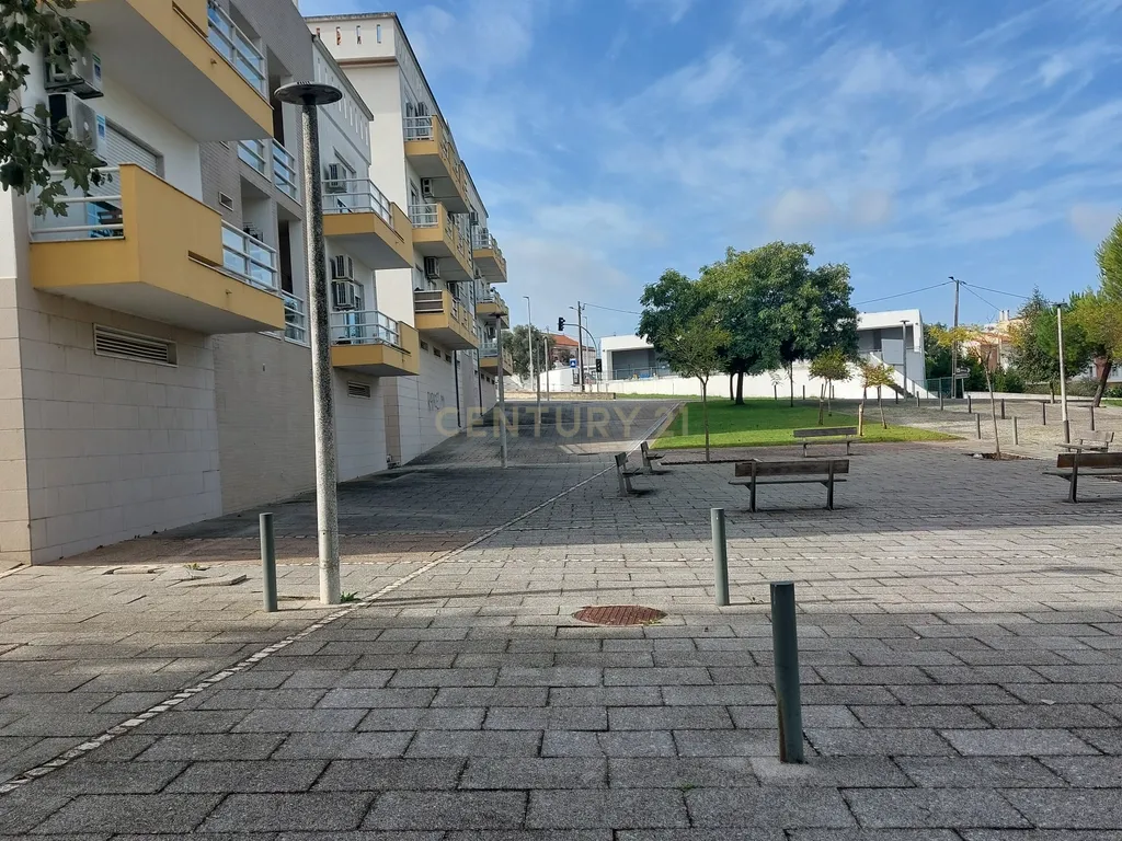 Apartamento T3 com parqueamento Palhais - Barreiro - Image 28