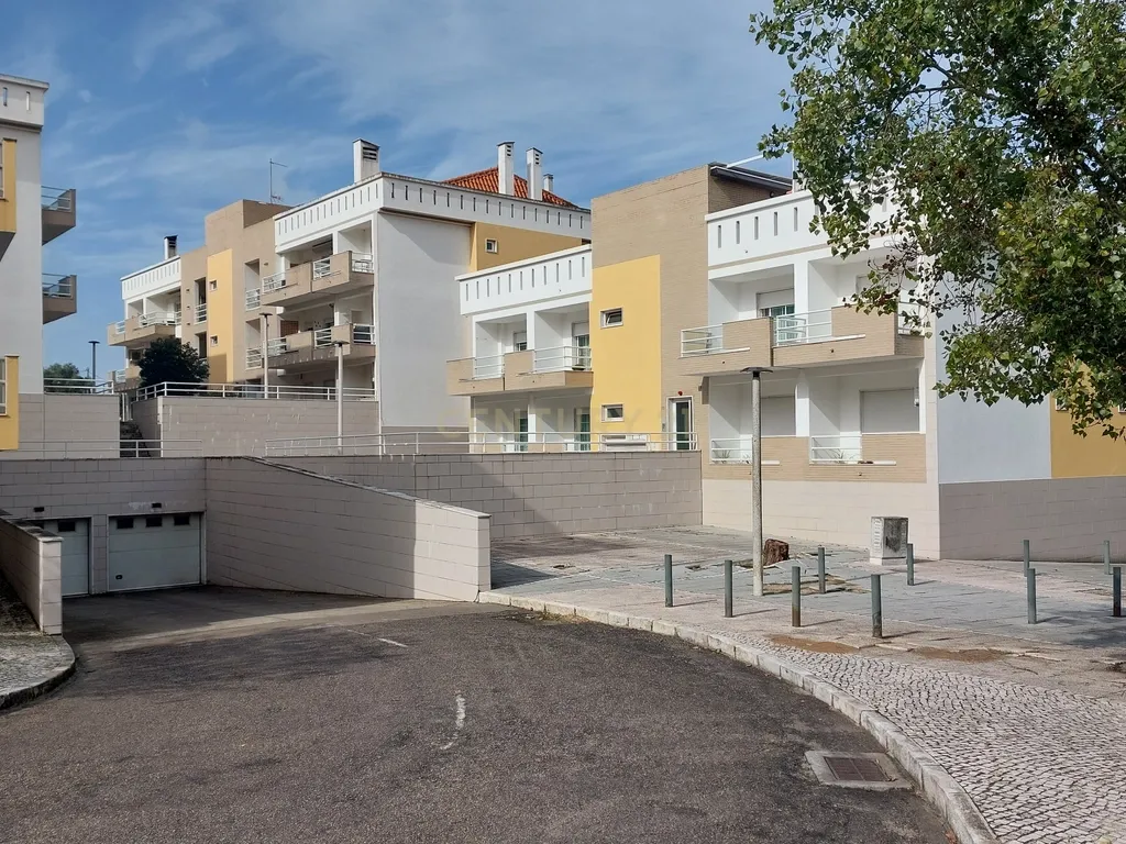Apartamento T3 com parqueamento Palhais - Barreiro - Image 34