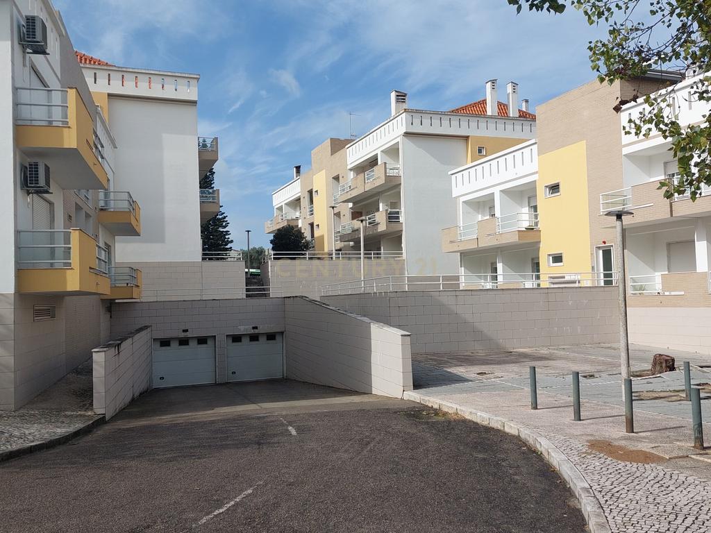 Apartamento T3 com parqueamento Palhais - Barreiro - Image 36