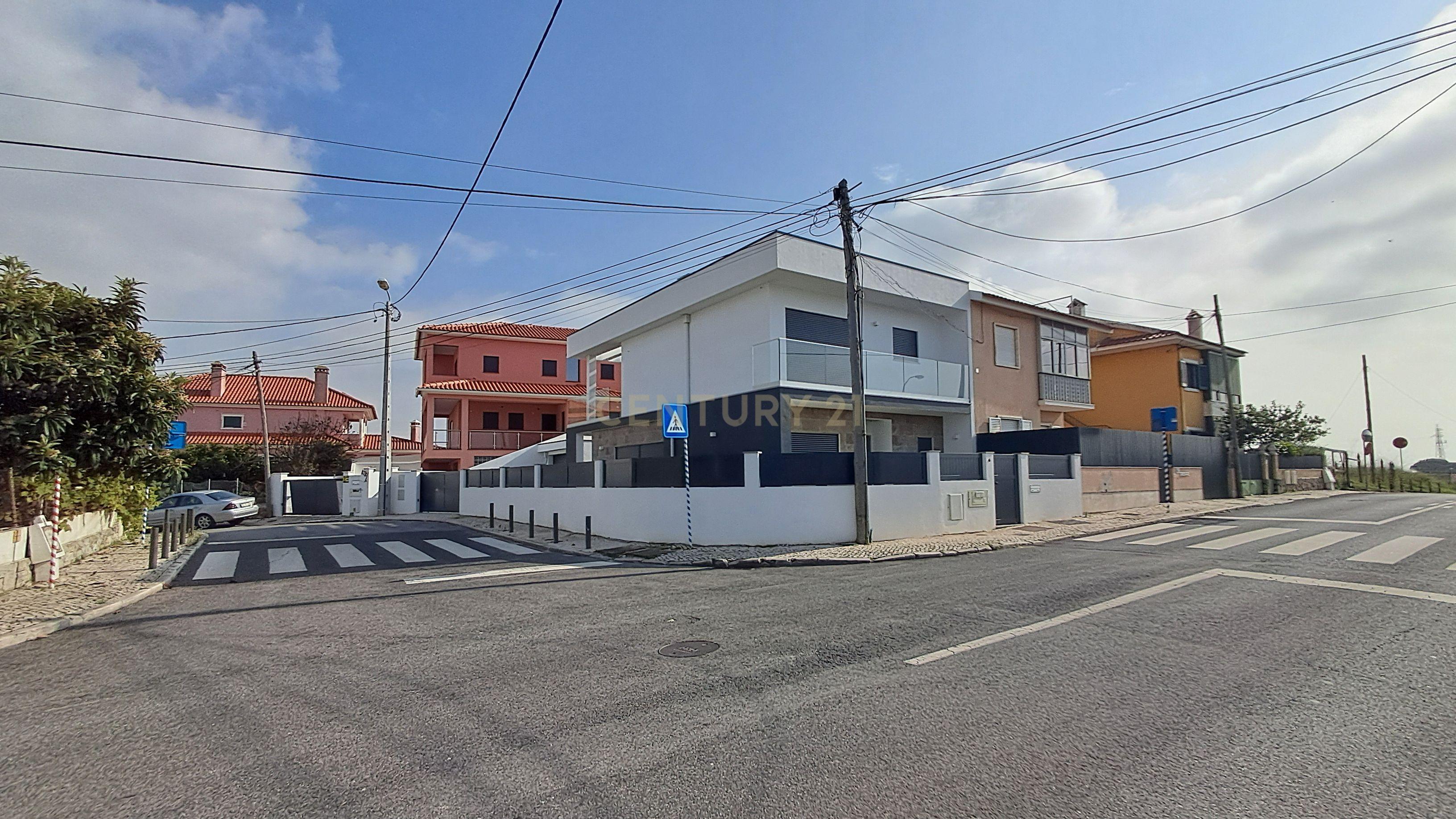 Moradia Nova T2 vista de Mar e Campo, em Porto Salvo - Oeiras - Image 2