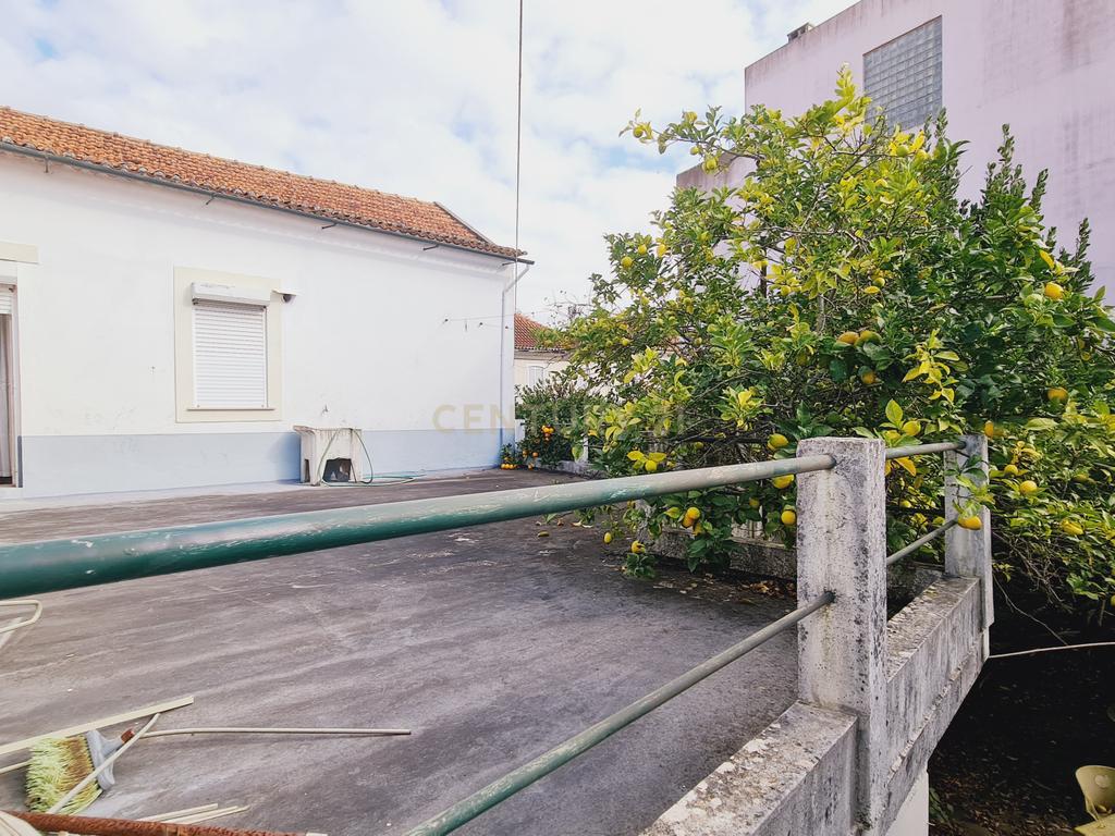 Moradia T6 + Comércio - centro da Vila de Condeixa-a-Nova (Coimbra) - Image 35