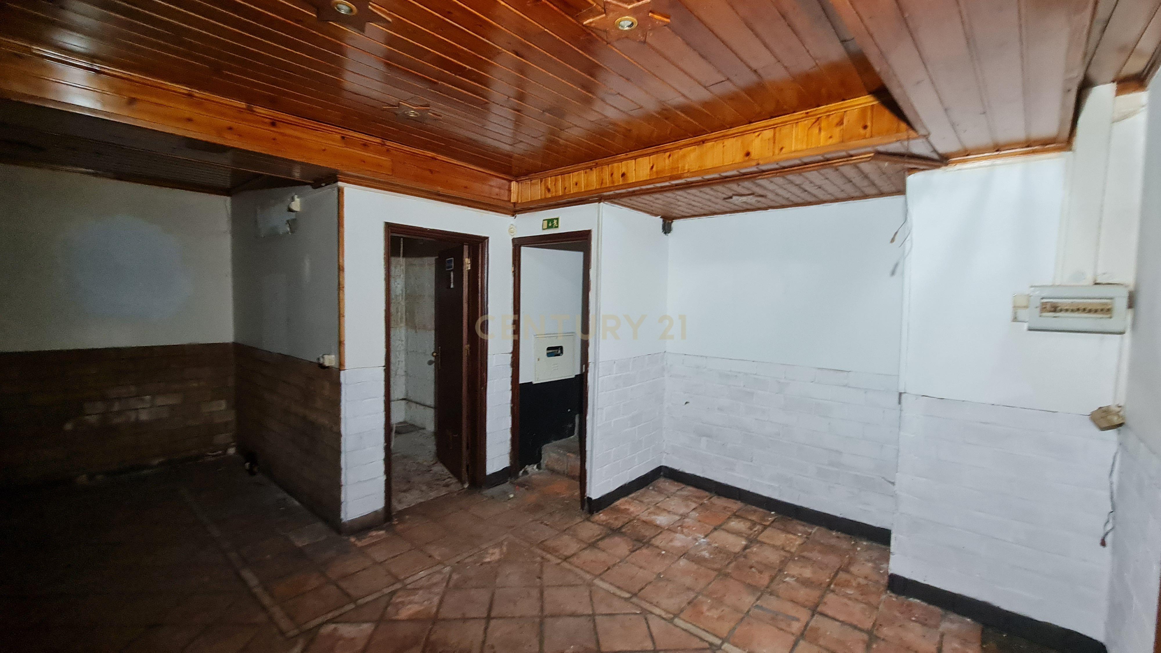 Moradia T6 + Comércio - centro da Vila de Condeixa-a-Nova (Coimbra) - Image 20