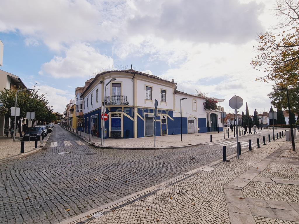 Moradia T6 + Comércio - centro da Vila de Condeixa-a-Nova (Coimbra) - Image 58