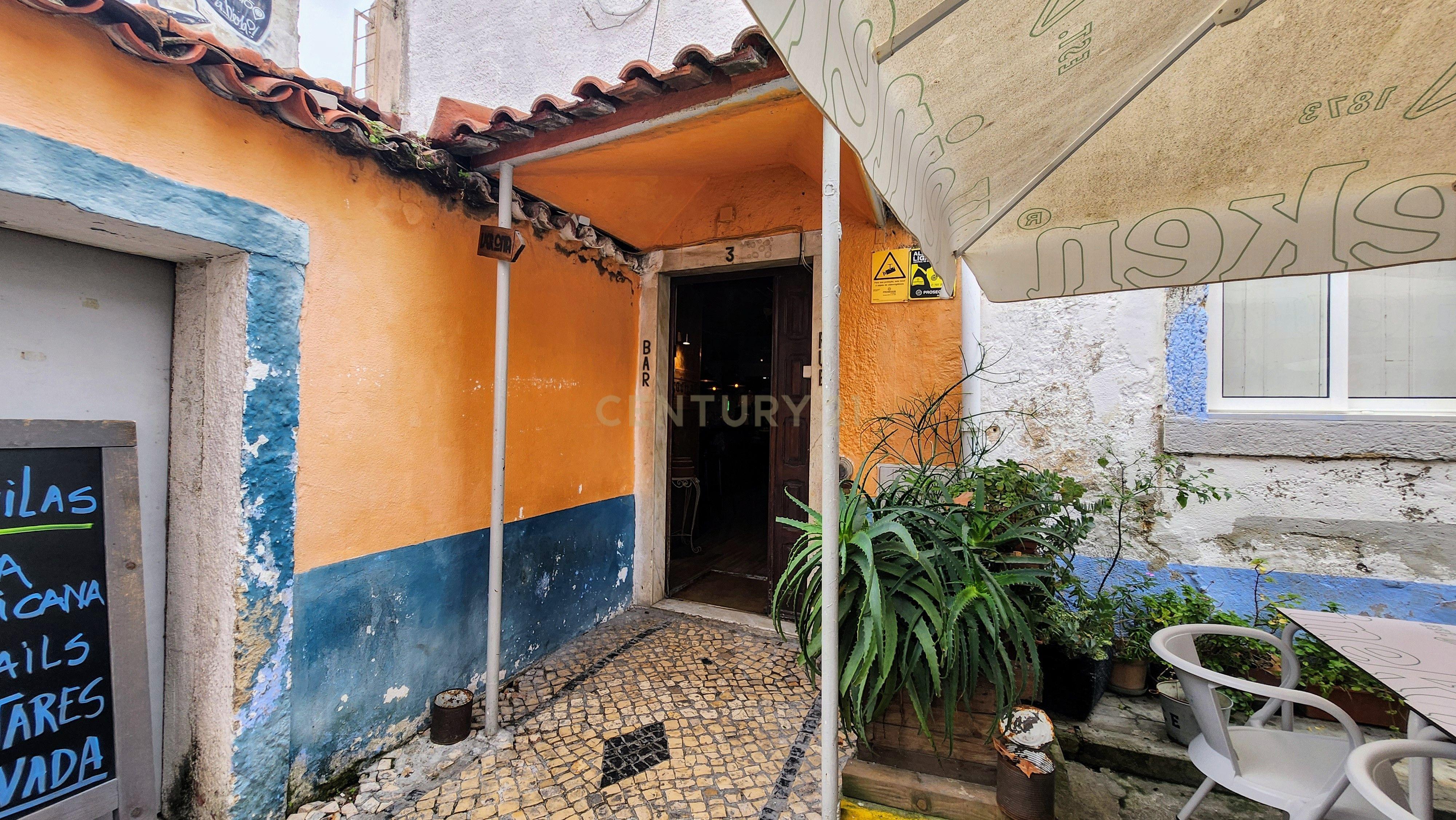 Prédio localizado numa das avenidas principais do Barreiro - Image 5