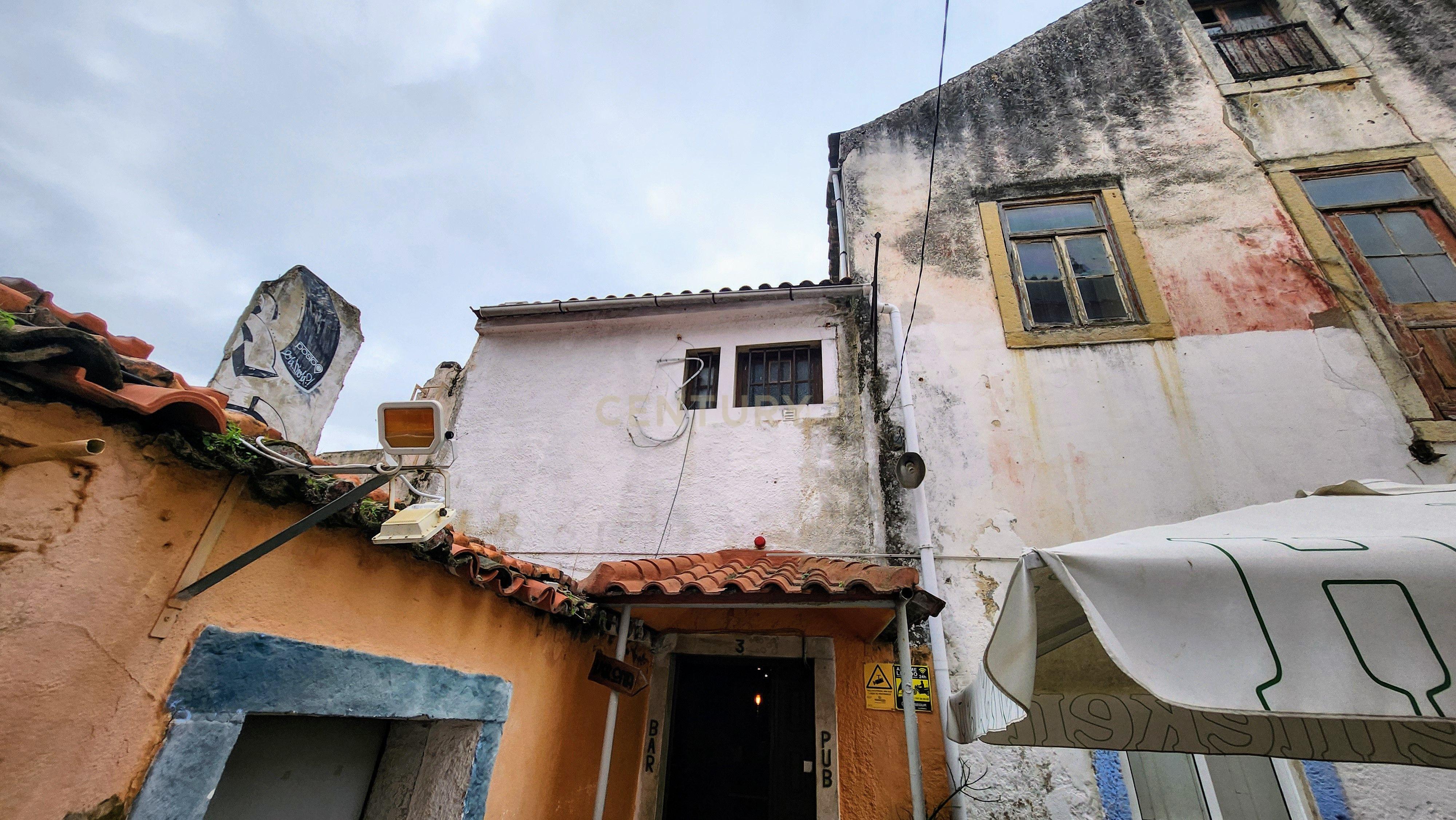 Prédio localizado numa das avenidas principais do Barreiro - Image 8