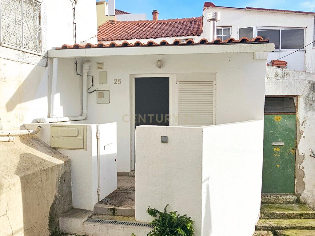 Vende-se Moradia T1 em Linda-a-Velha - Image 3