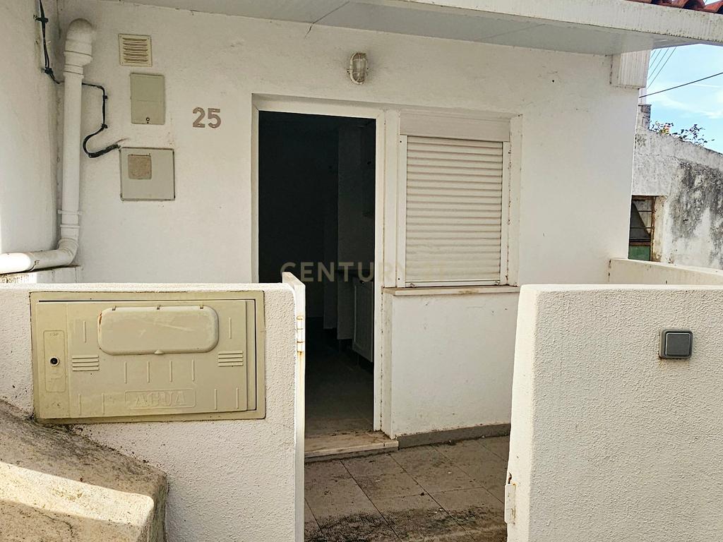 Vende-se Moradia T1 em Linda-a-Velha - Image 2
