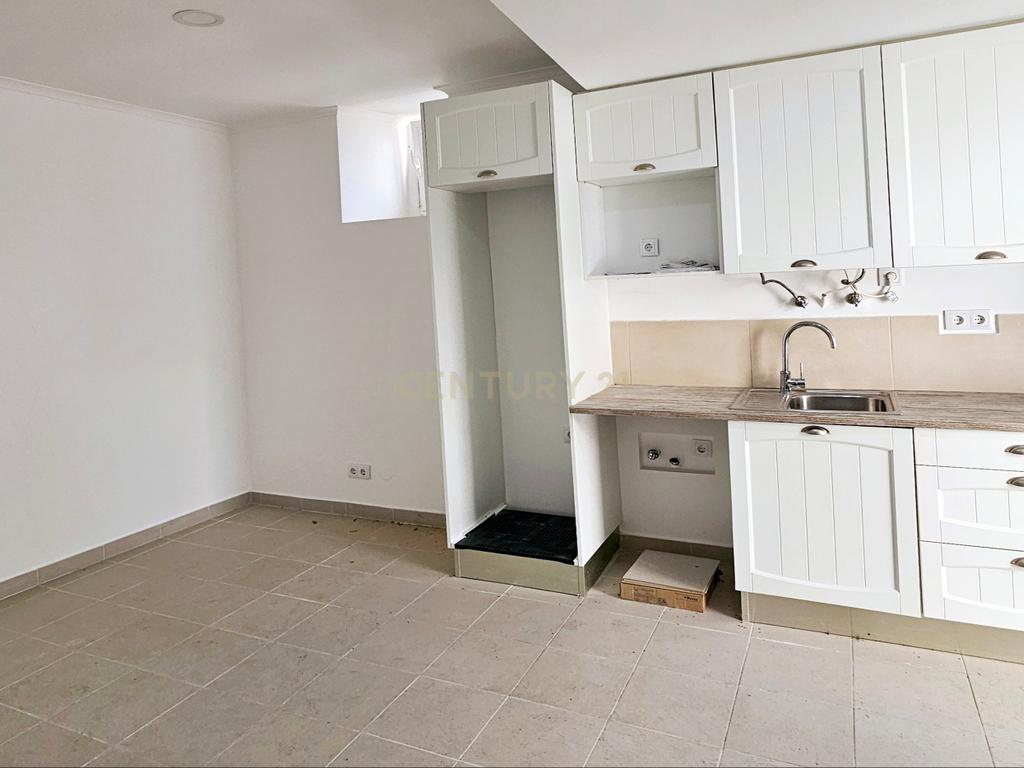 Vende-se Moradia T1 em Linda-a-Velha - Image 6