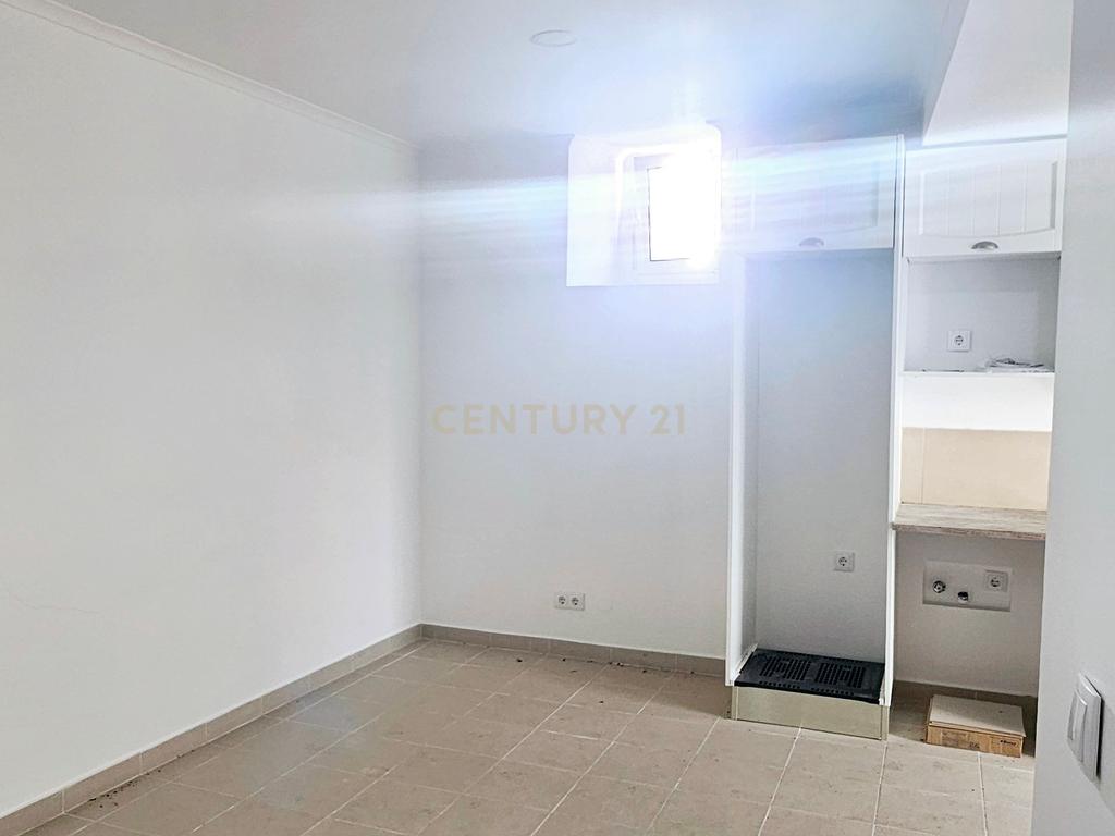 Vende-se Moradia T1 em Linda-a-Velha - Image 9