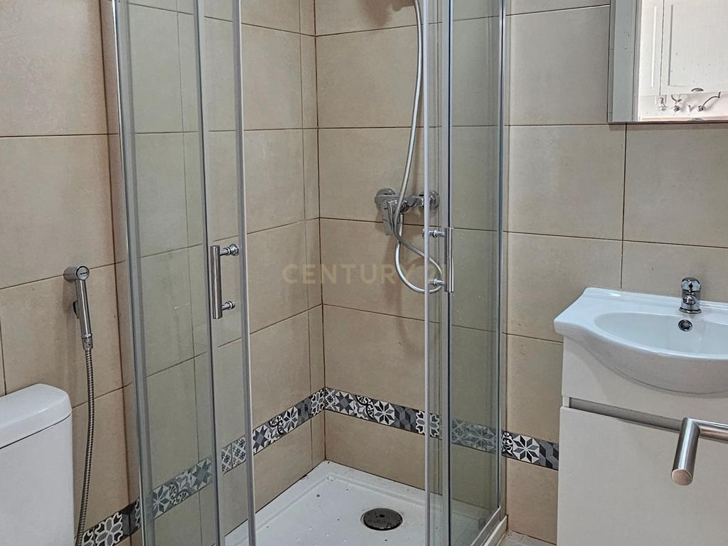 Vende-se Moradia T1 em Linda-a-Velha - Image 11