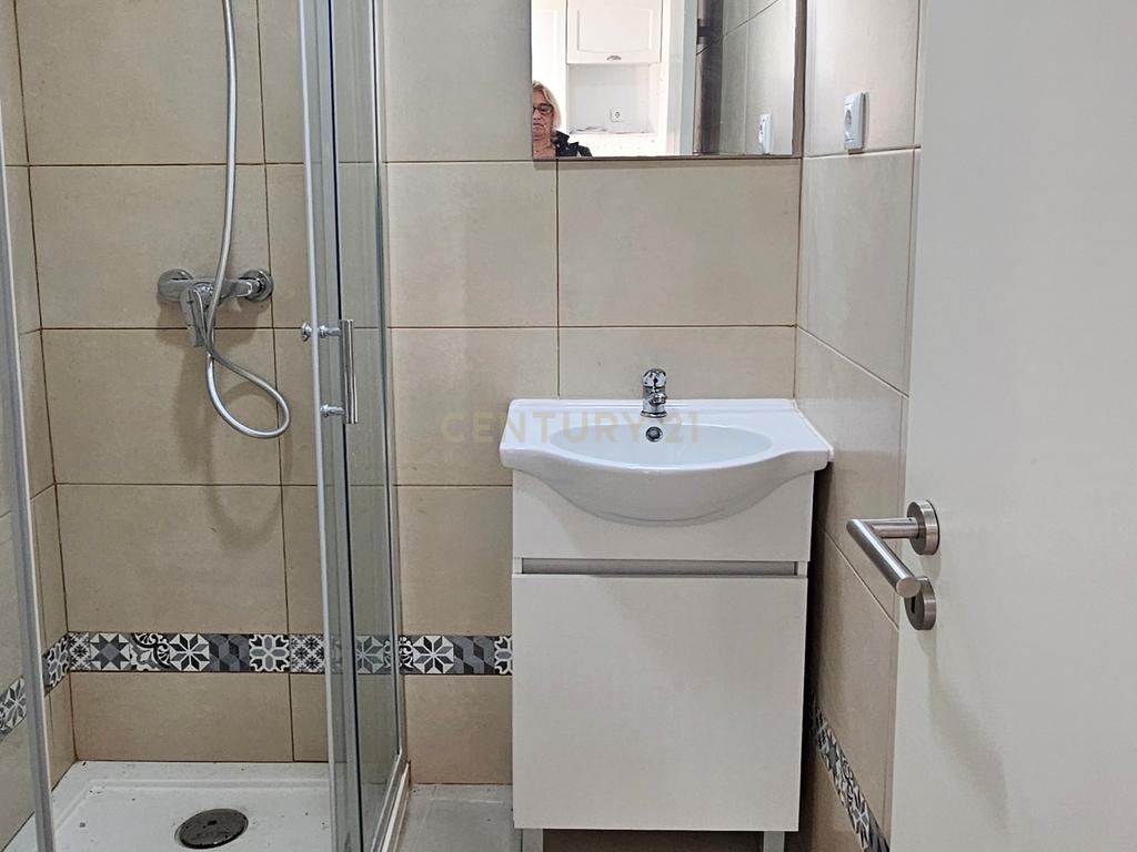 Vende-se Moradia T1 em Linda-a-Velha - Image 12
