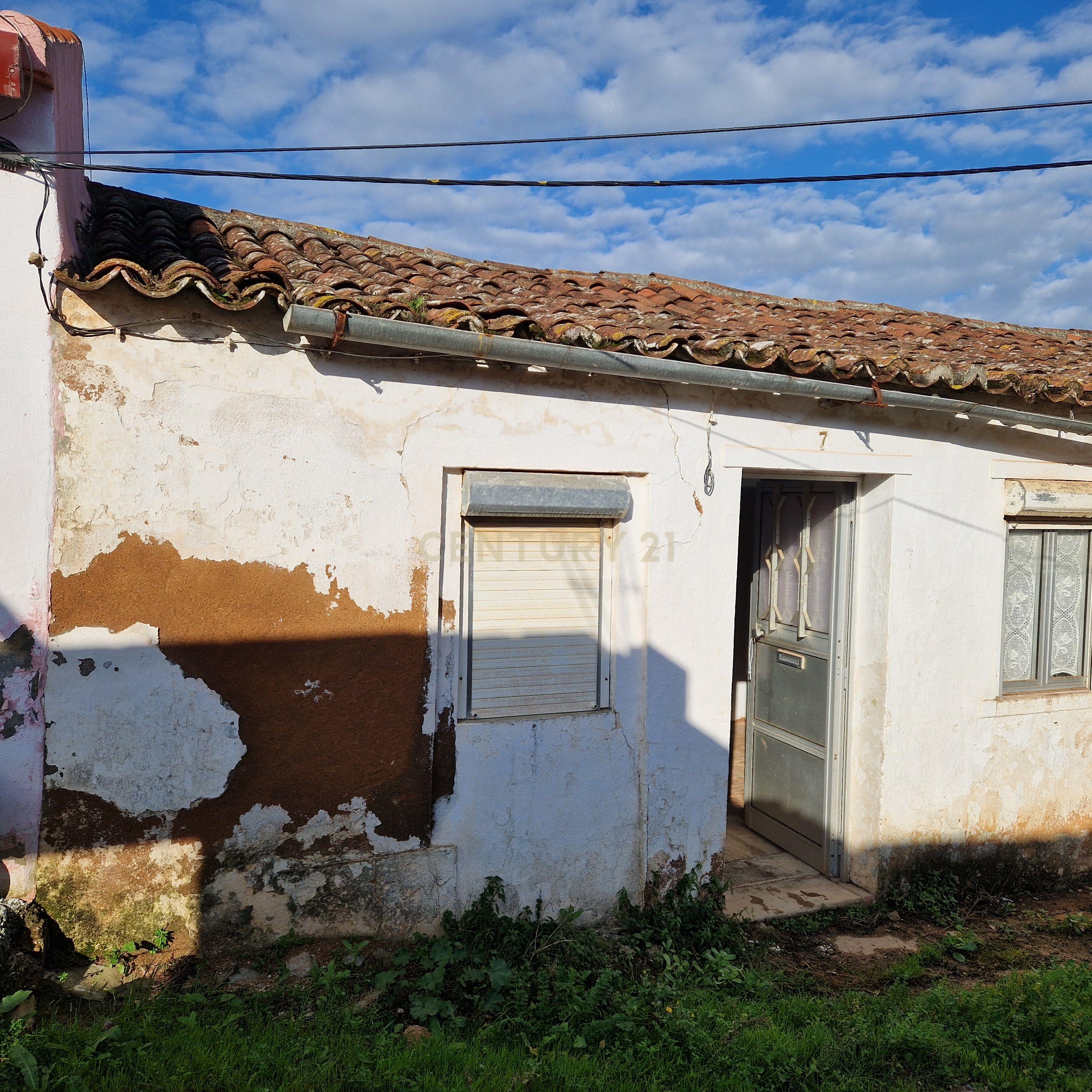 Moradia + Adega para remodelação - Image 2