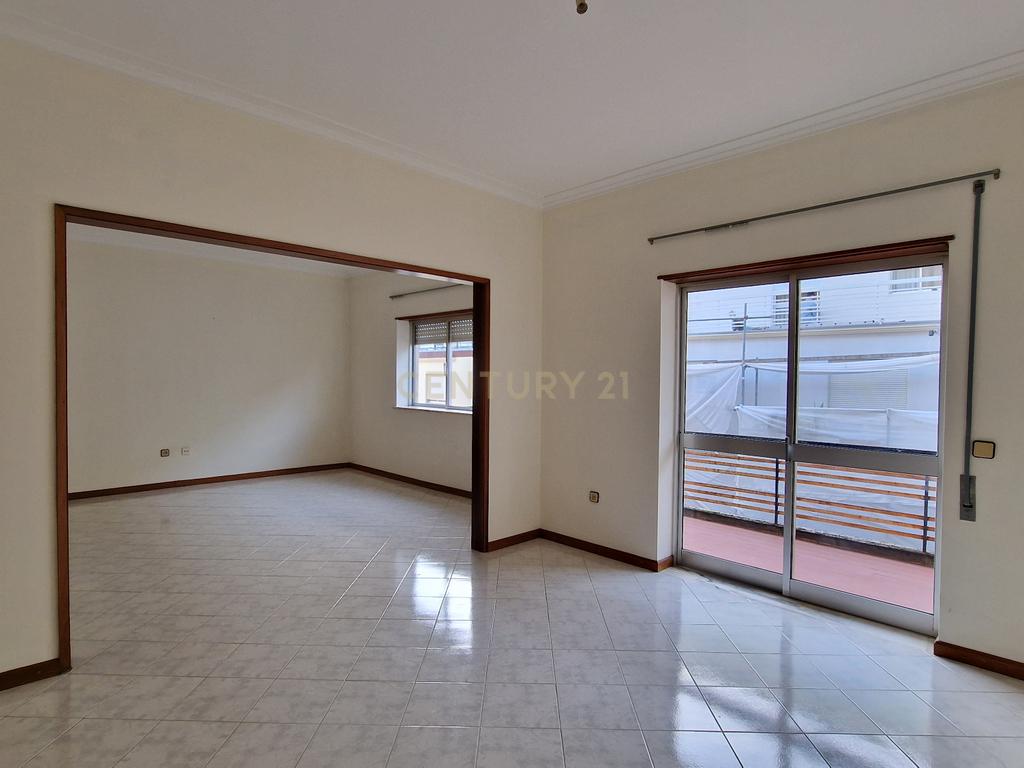 Apartamento T3 no centro de Oliveira do Hospital - Image 5