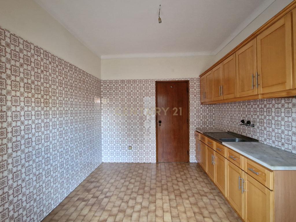 Apartamento T3 no centro de Oliveira do Hospital - Image 2