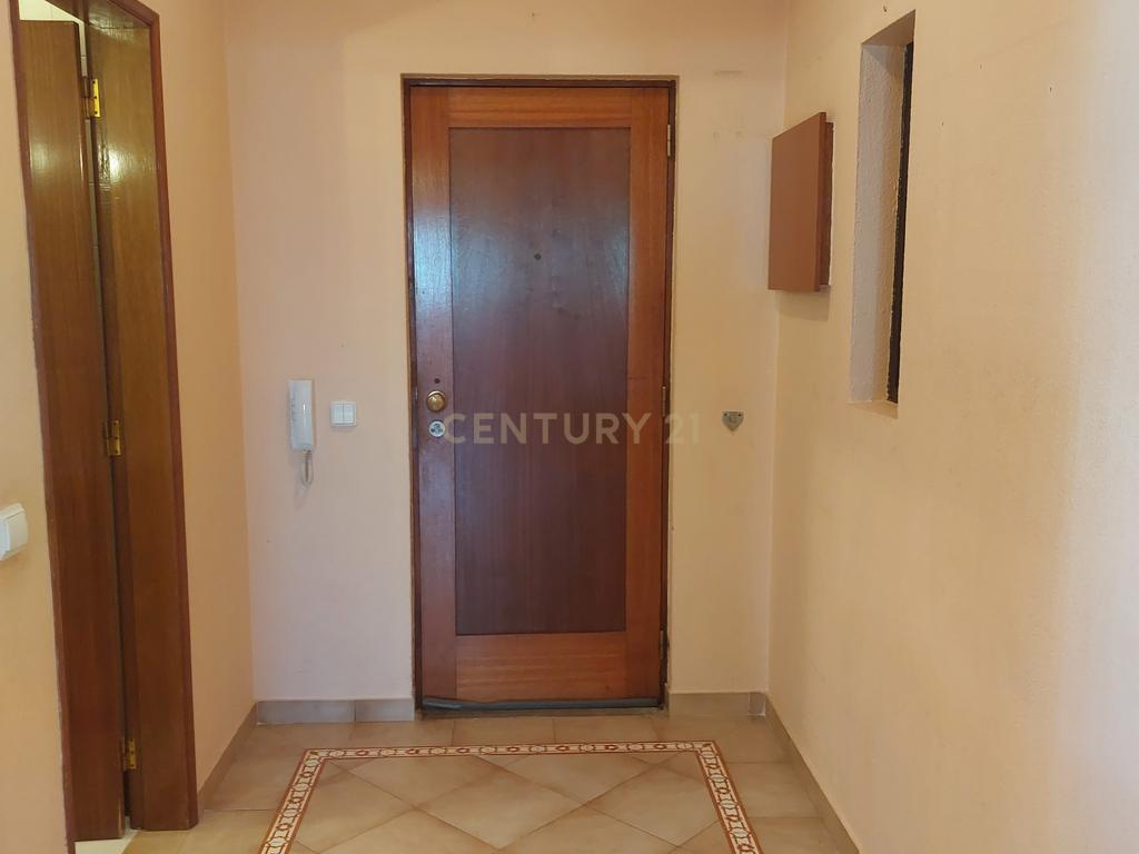 Excelente apartamento T2  no Edifício "Carmix" - Image 8