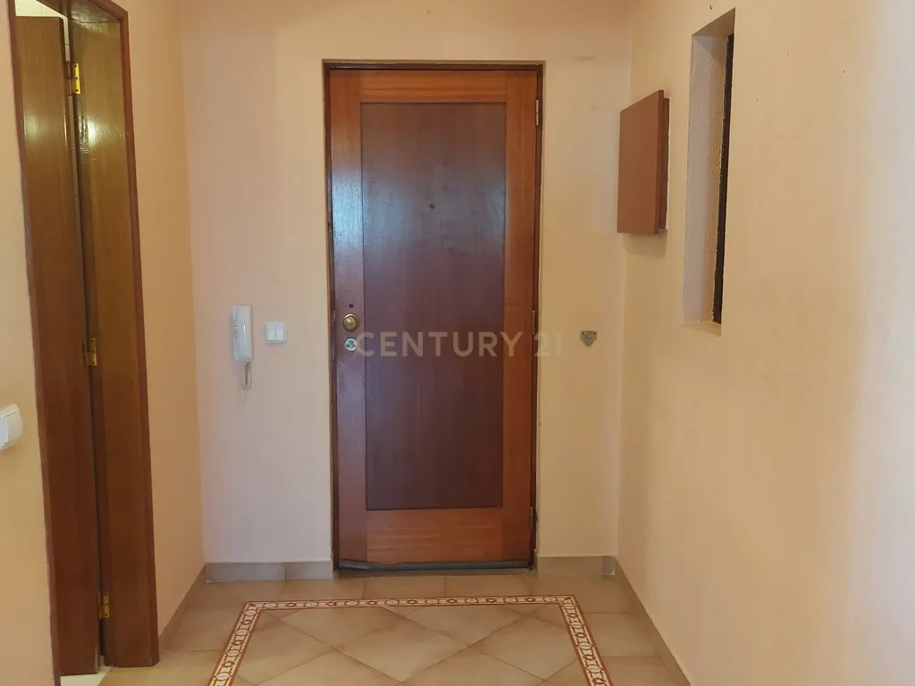 Excelente apartamento T2 no Edifício "Carmix" - Image 8