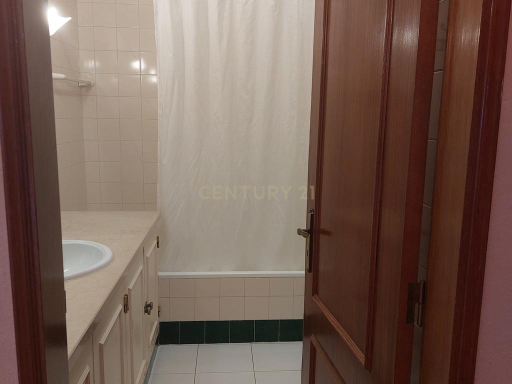 Excelente apartamento T2  no Edifício "Carmix" - Image 9