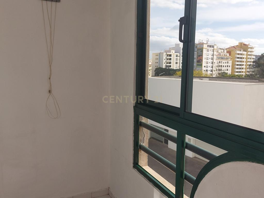 Excelente apartamento T2  no Edifício "Carmix" - Image 22