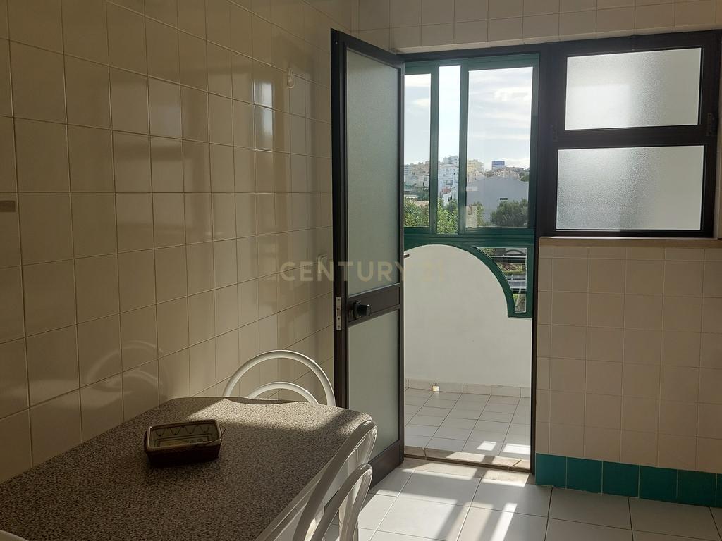 Excelente apartamento T2  no Edifício "Carmix" - Image 3
