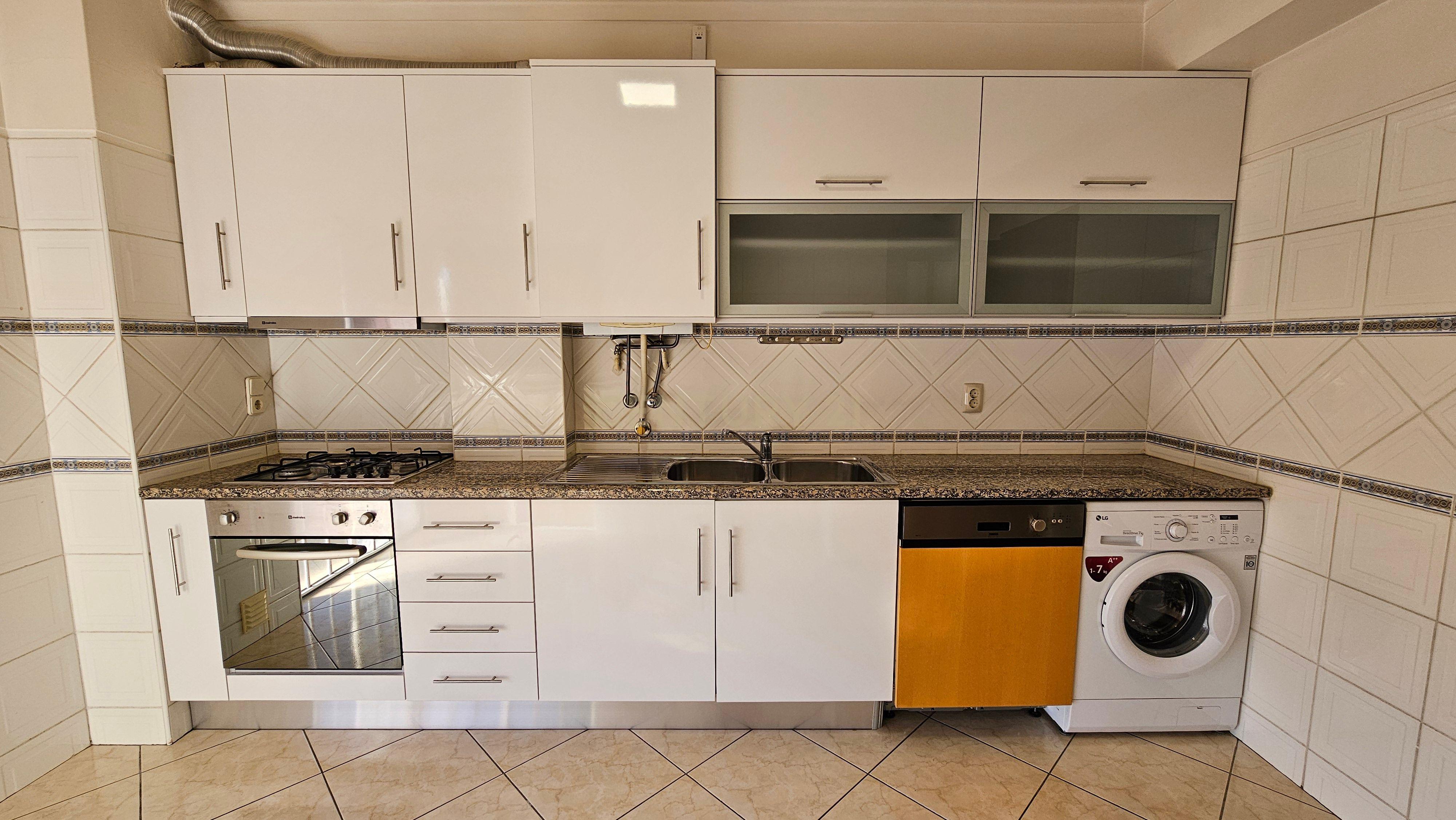 Apartamento T2 na Avenida Heróis do Ultramar || Pombal - Image 3