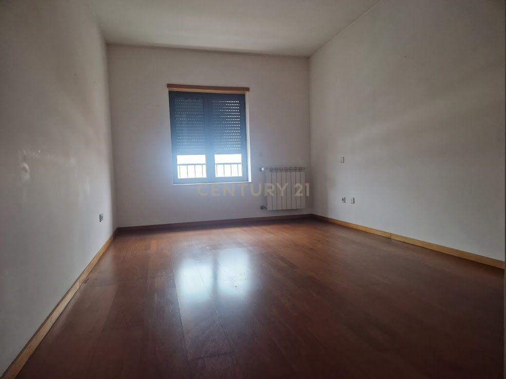 T2 com lugar de garagem em Oliveira do Douro - Image 19