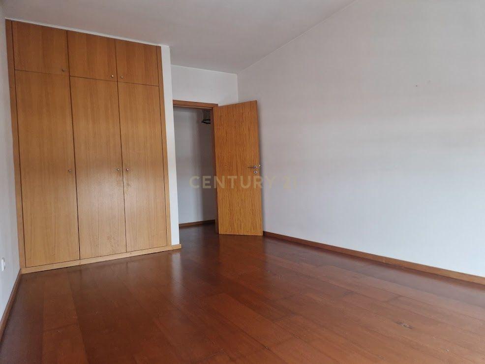 T2 com lugar de garagem em Oliveira do Douro - Image 20