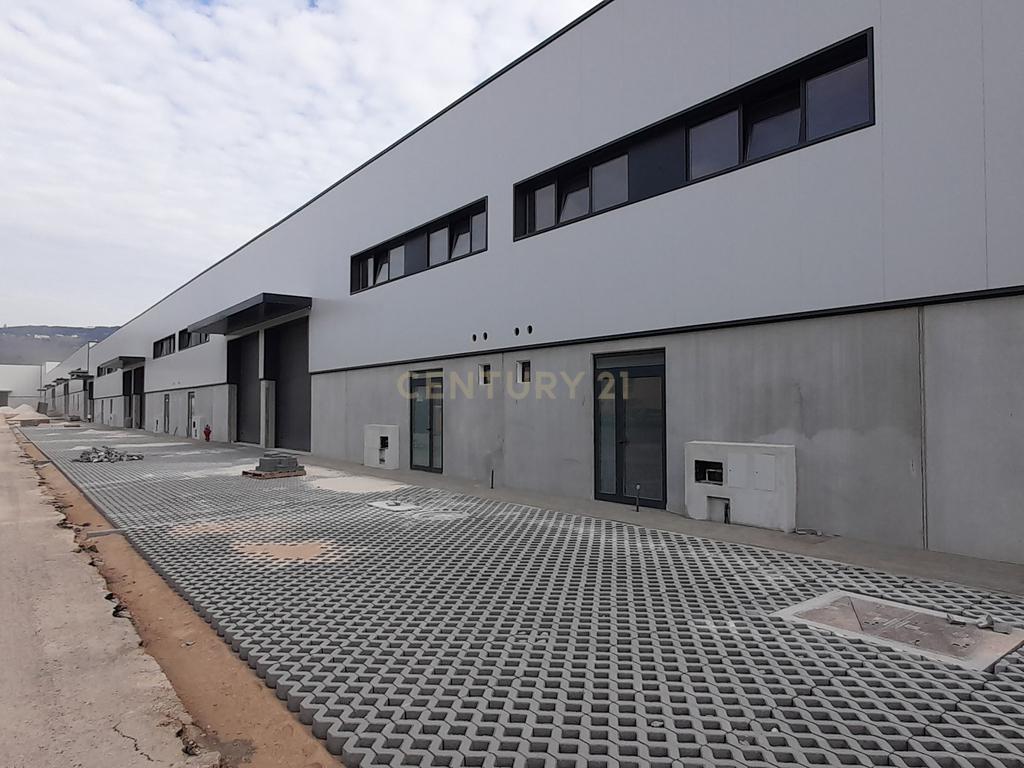 Armazém situado num condomínio fechado em Arruda dos Vinhos - Image 3