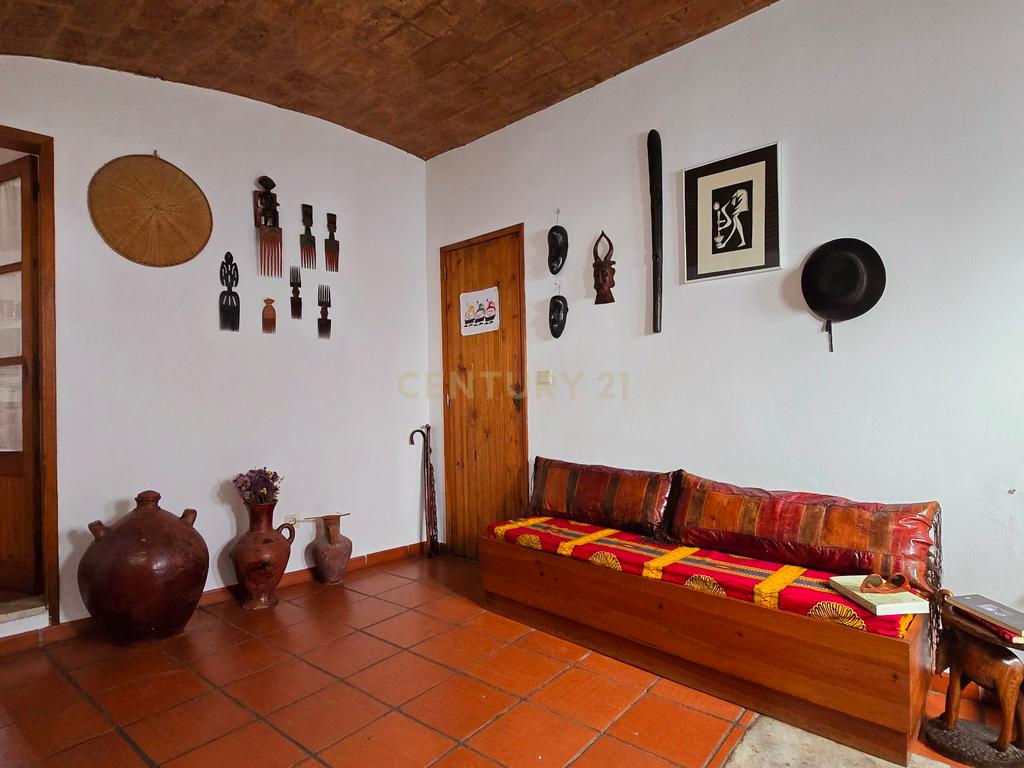 Moradia T2 + 1 com Quintal e Terraço no Centro de Alvito – Beja  Alentejo - Image 1