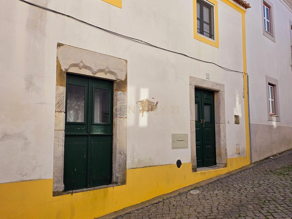 Moradia T2 + 1 com Quintal e Terraço no Centro de Alvito – Beja  Alentejo - Image 3