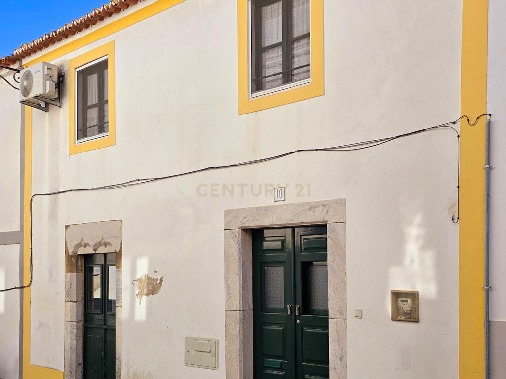 Moradia T2 + 1 com Quintal e Terraço no Centro de Alvito – Beja  Alentejo - Image 2