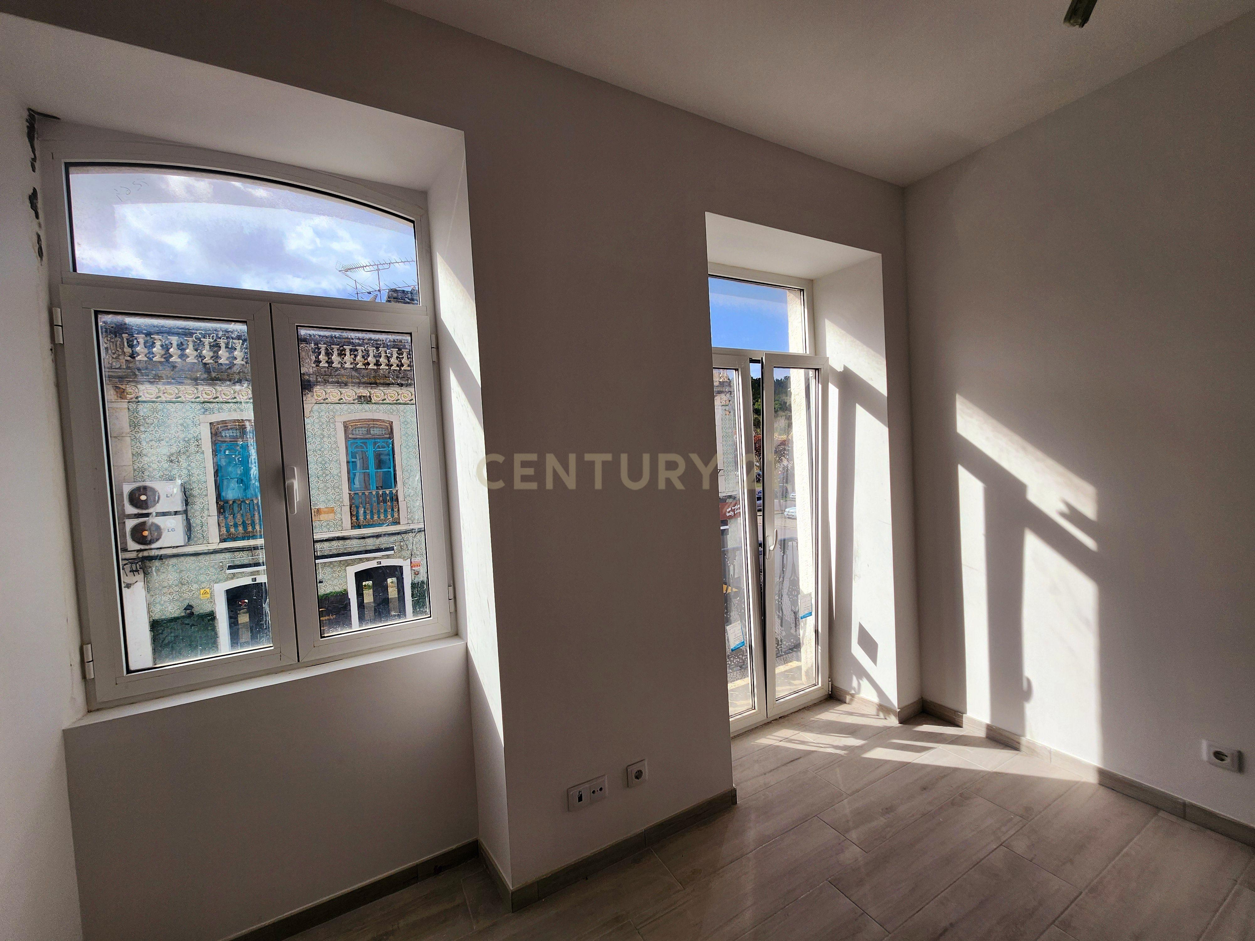 Escritório para arrendar na prestigiada Avenida Luísa Todi, em Setúbal. - Image 13