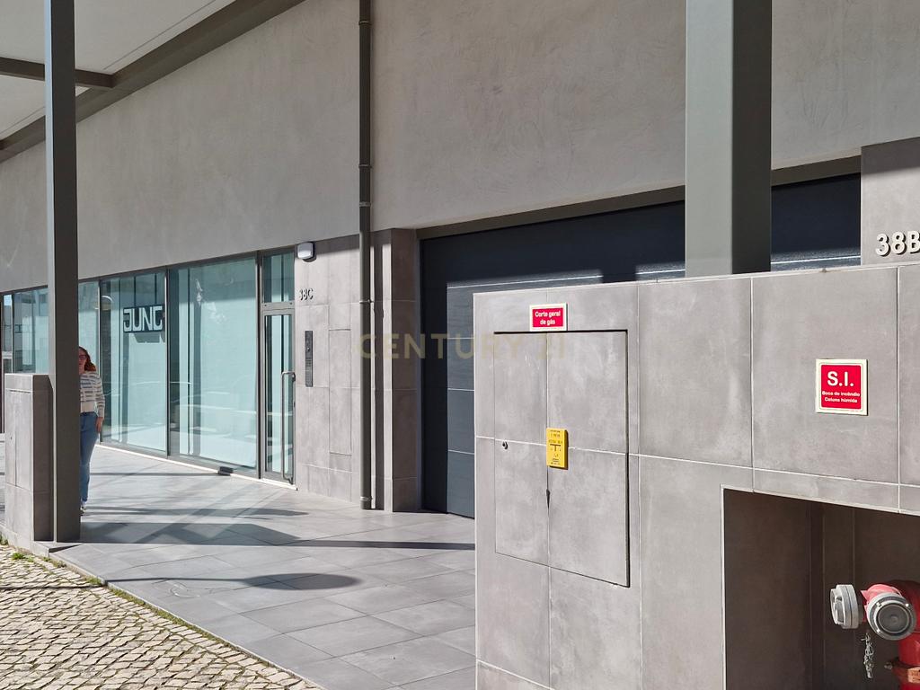 Loja, Lumiar, Lisboa - Image 4