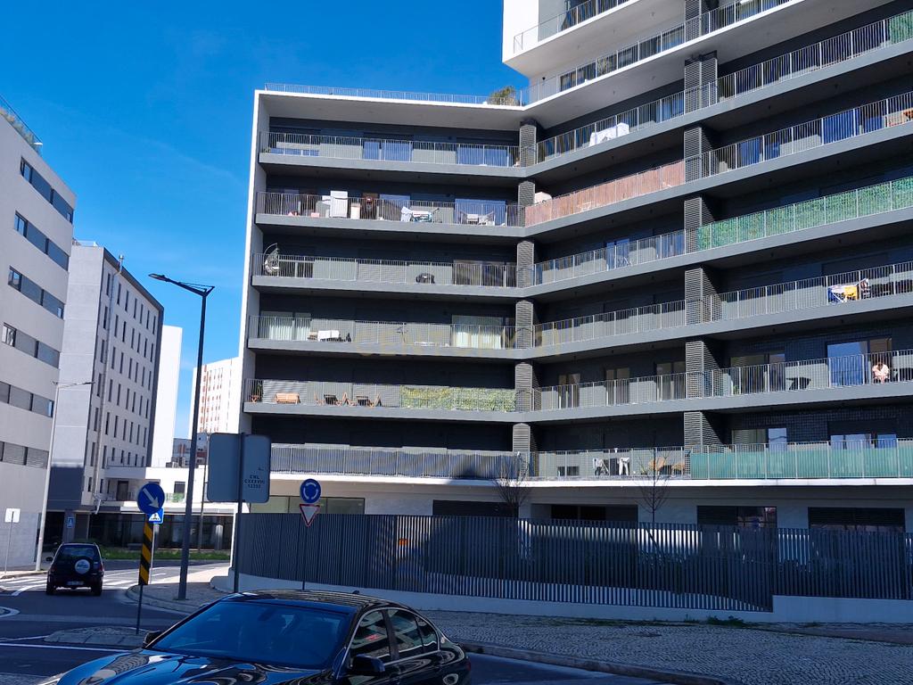Loja, Lumiar, Lisboa - Image 1