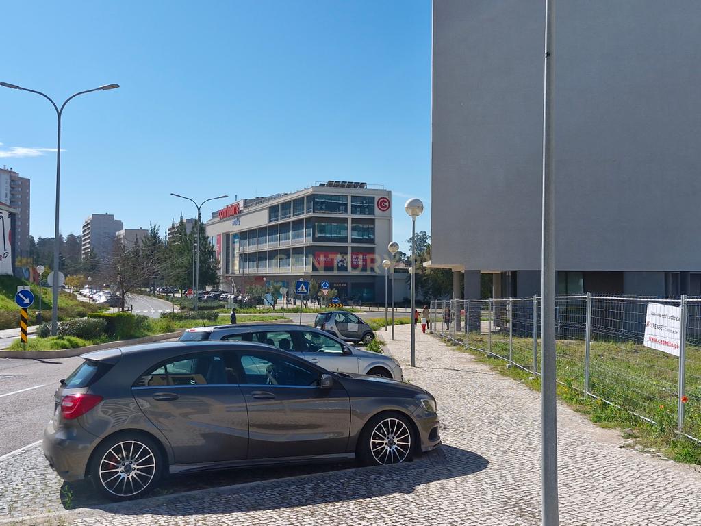 Loja, Lumiar, Lisboa - Image 6
