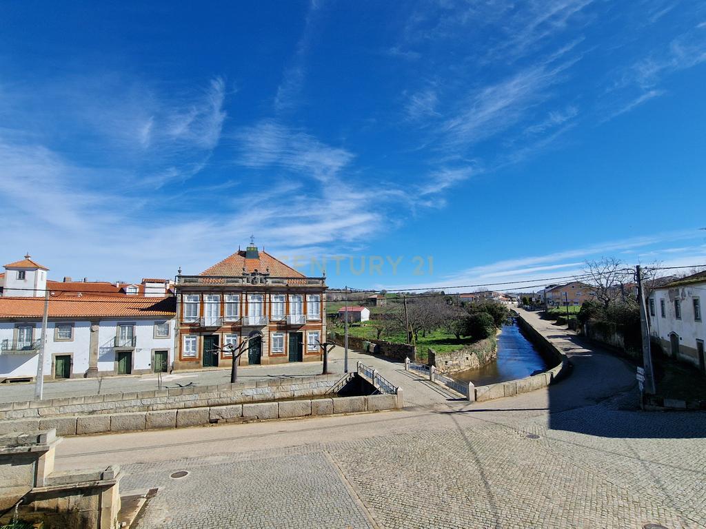 Moradia com café e supermercado em Figueira de Castelo Rodrigo - Image 13