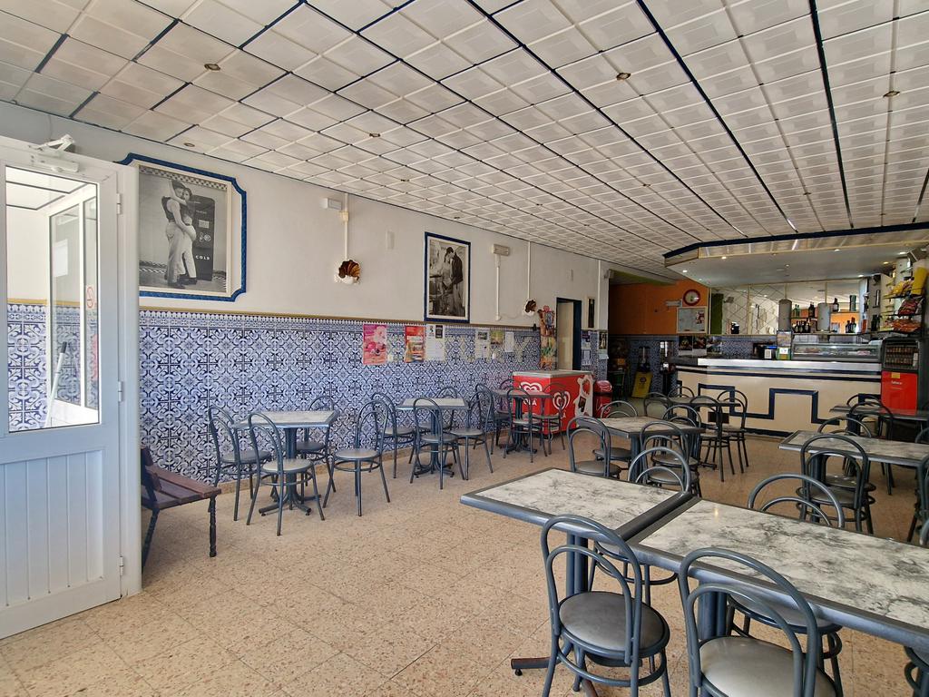 Moradia com café e supermercado em Figueira de Castelo Rodrigo - Image 10