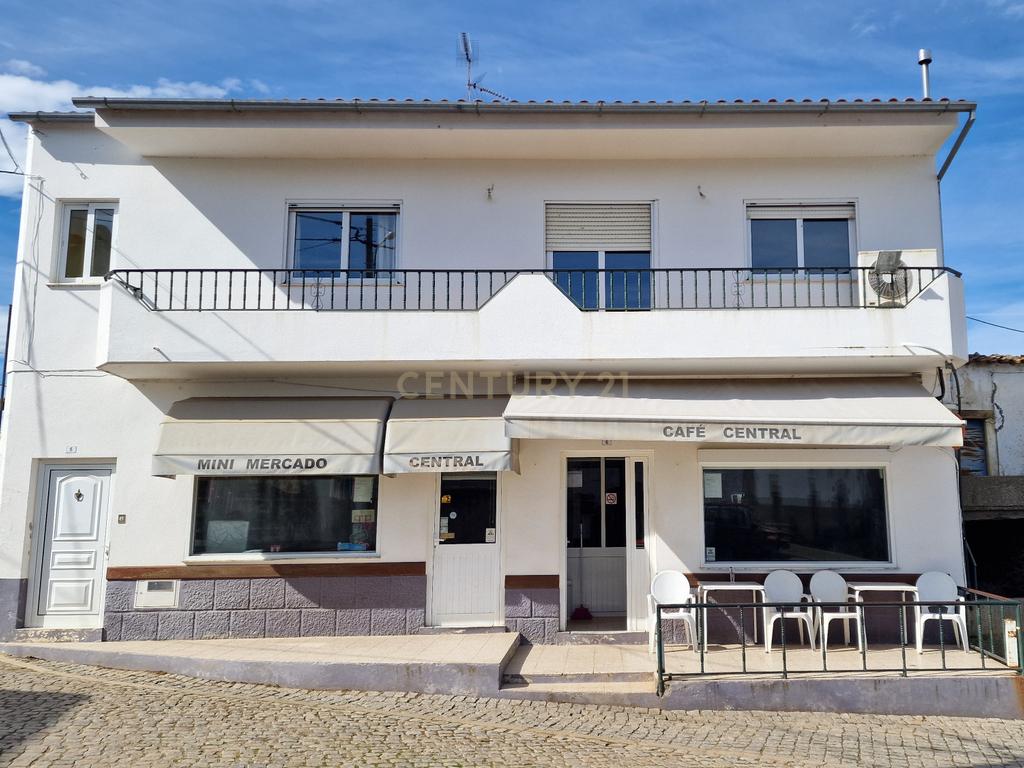 Moradia com café e supermercado em Figueira de Castelo Rodrigo - Image 9