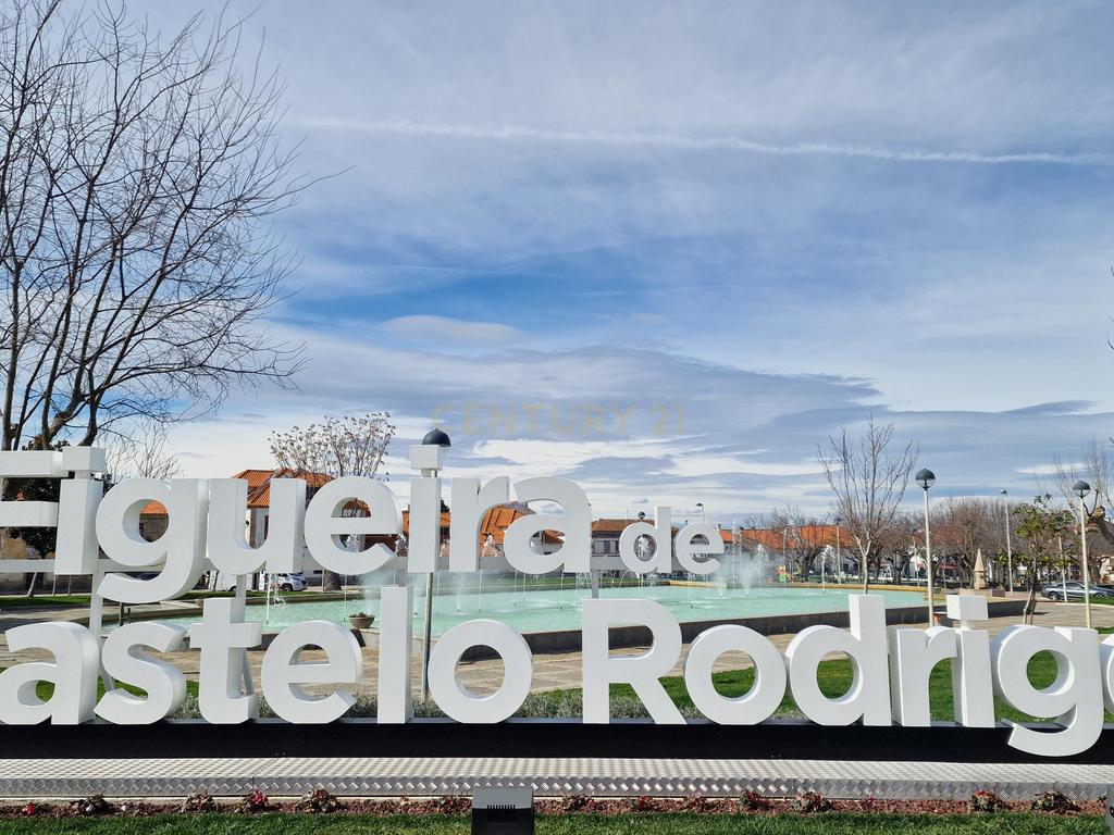 Moradia com café e supermercado em Figueira de Castelo Rodrigo - Image 18