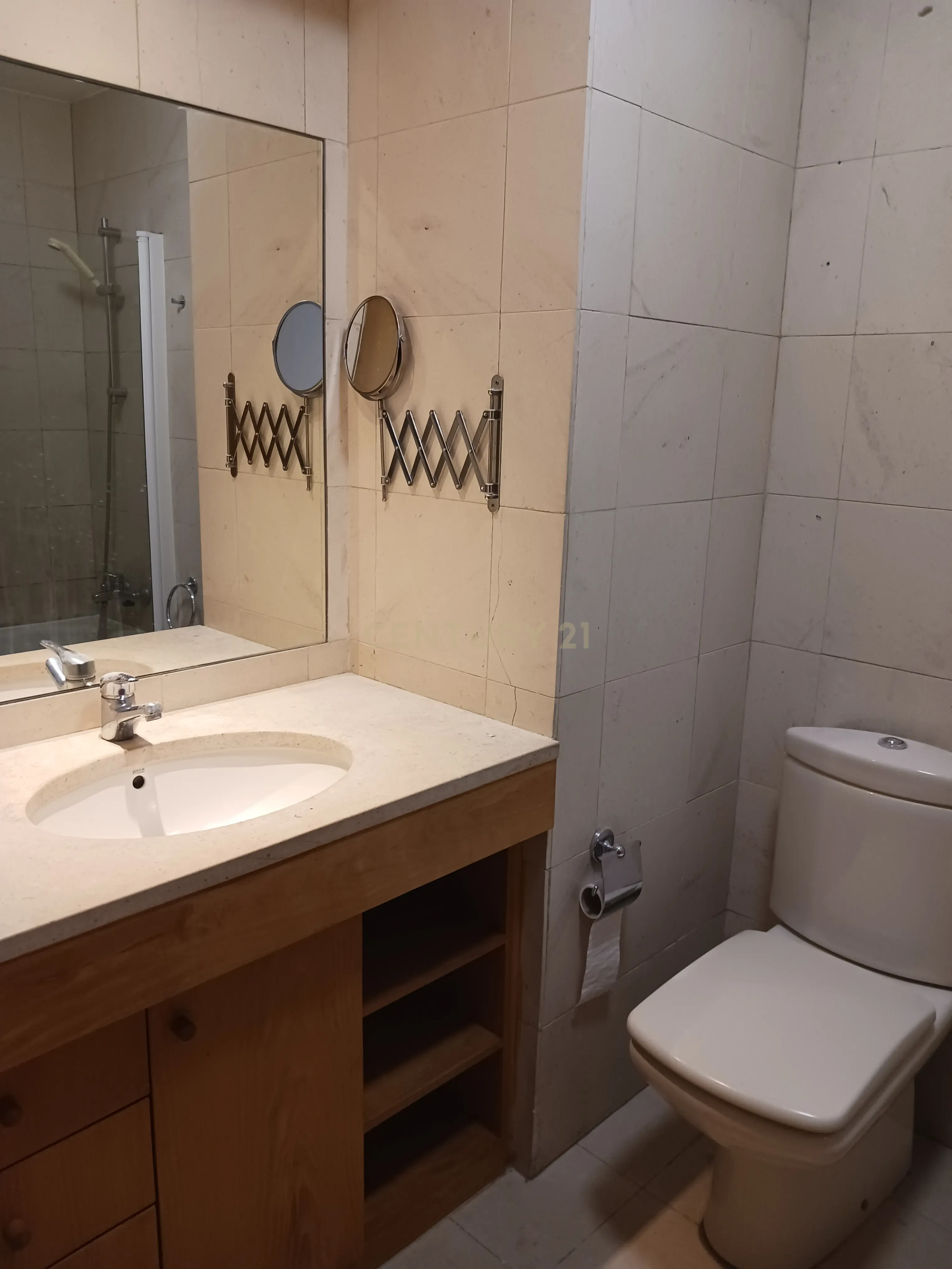 Apartamento T2 com varanda e lugar de garagem, no Pinheiro Manso - Image 16