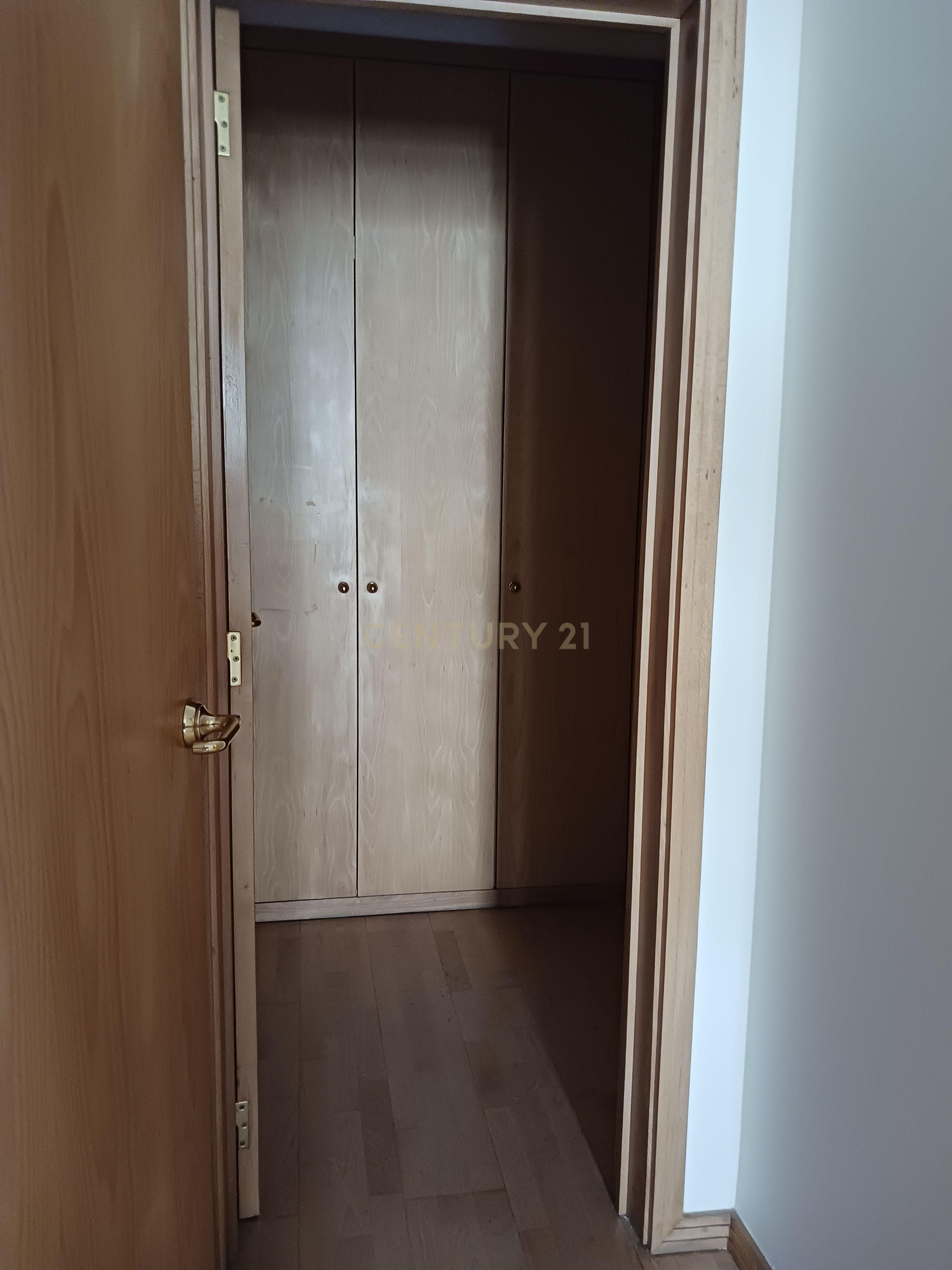 Apartamento T2 com varanda e lugar de garagem, no Pinheiro Manso - Image 14