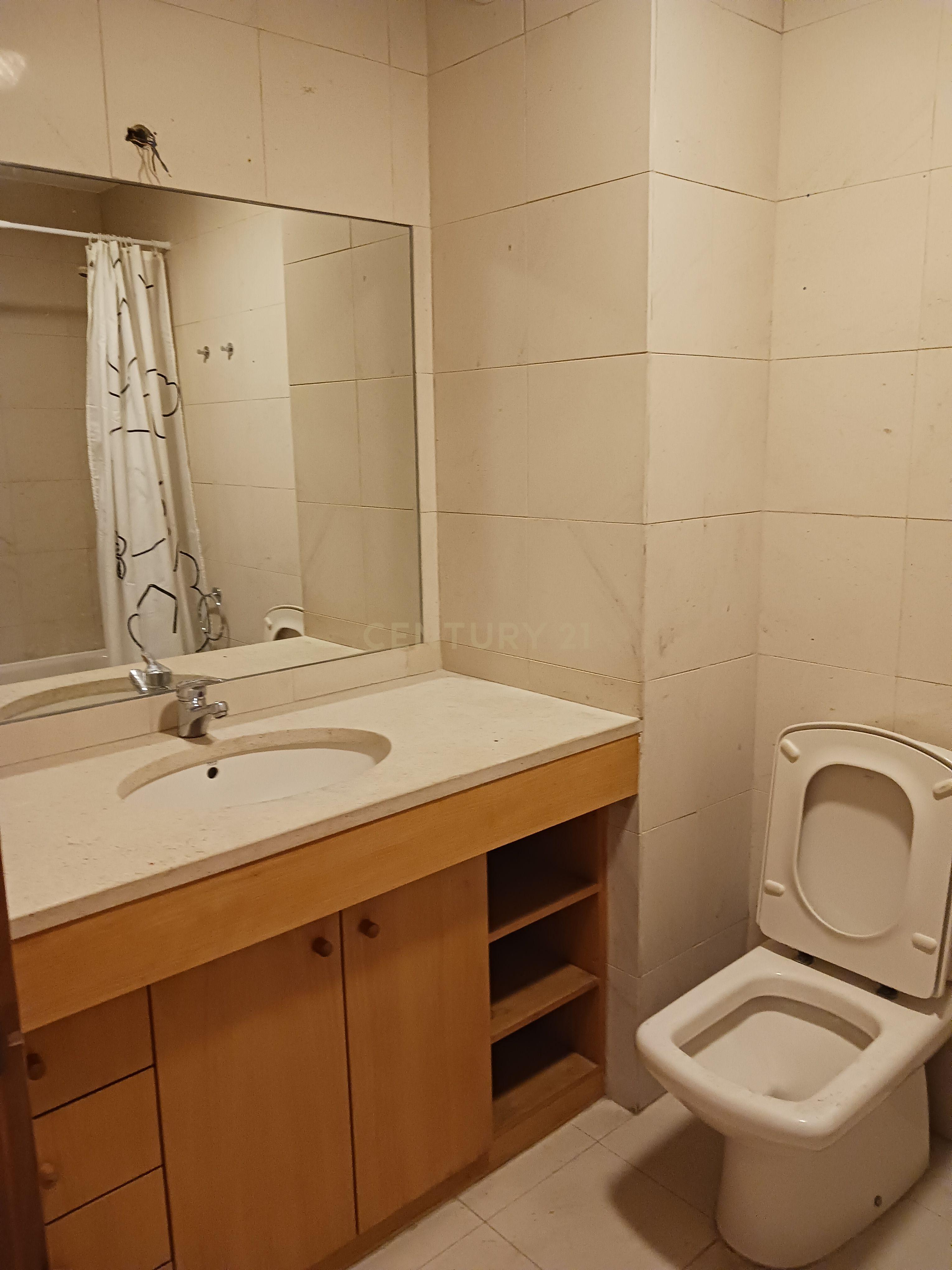 Apartamento T2 com varanda e lugar de garagem, no Pinheiro Manso - Image 17