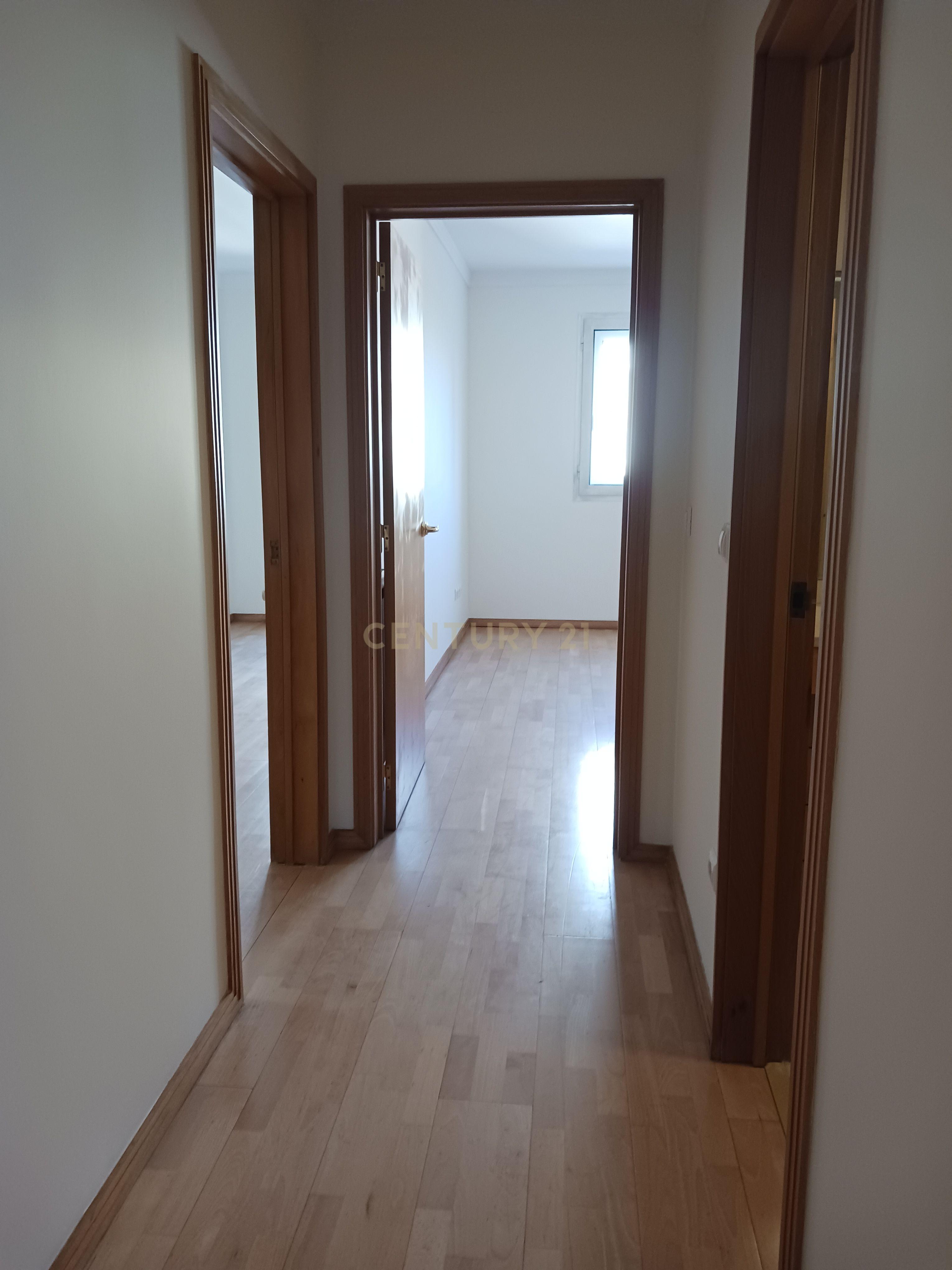 Apartamento T2 com varanda e lugar de garagem, no Pinheiro Manso - Image 20