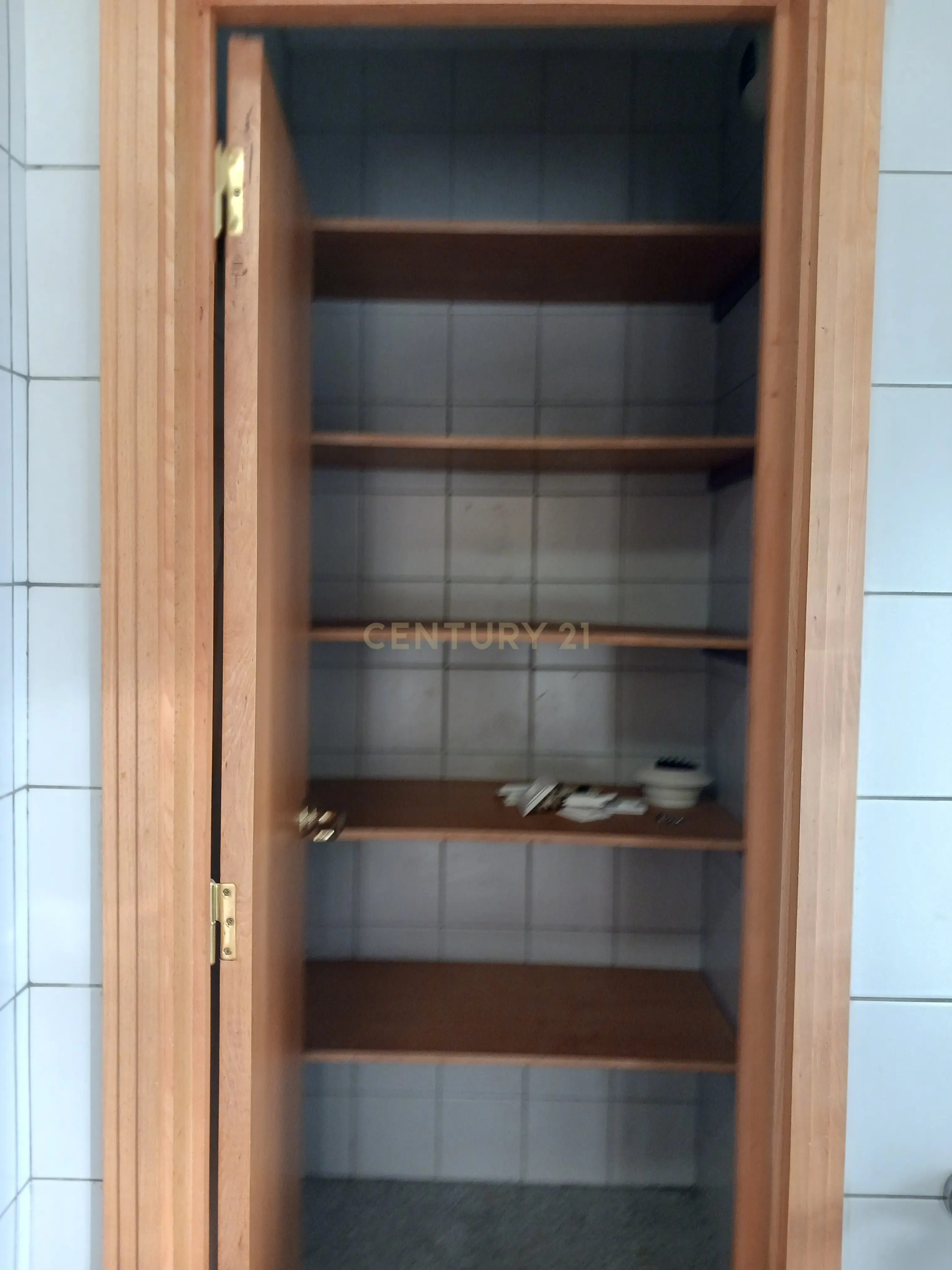 Apartamento T2 com varanda e lugar de garagem, no Pinheiro Manso - Image 9