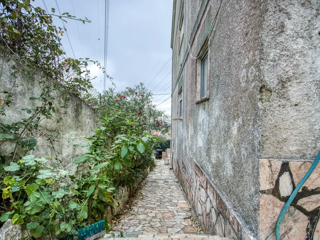 Moradia com elevado potencial de rentabilização em Camarões – Almargem do Bispo - Image 51